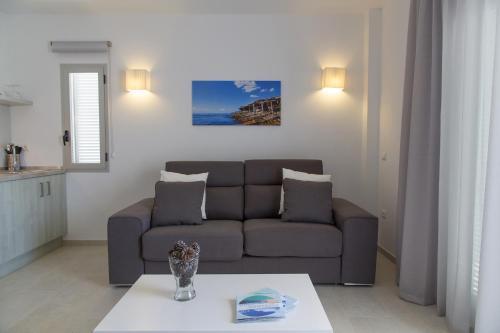 Apartamentos Proa - Emar Hotels Only Adults Es Pujols Dış mekan fotoğraf