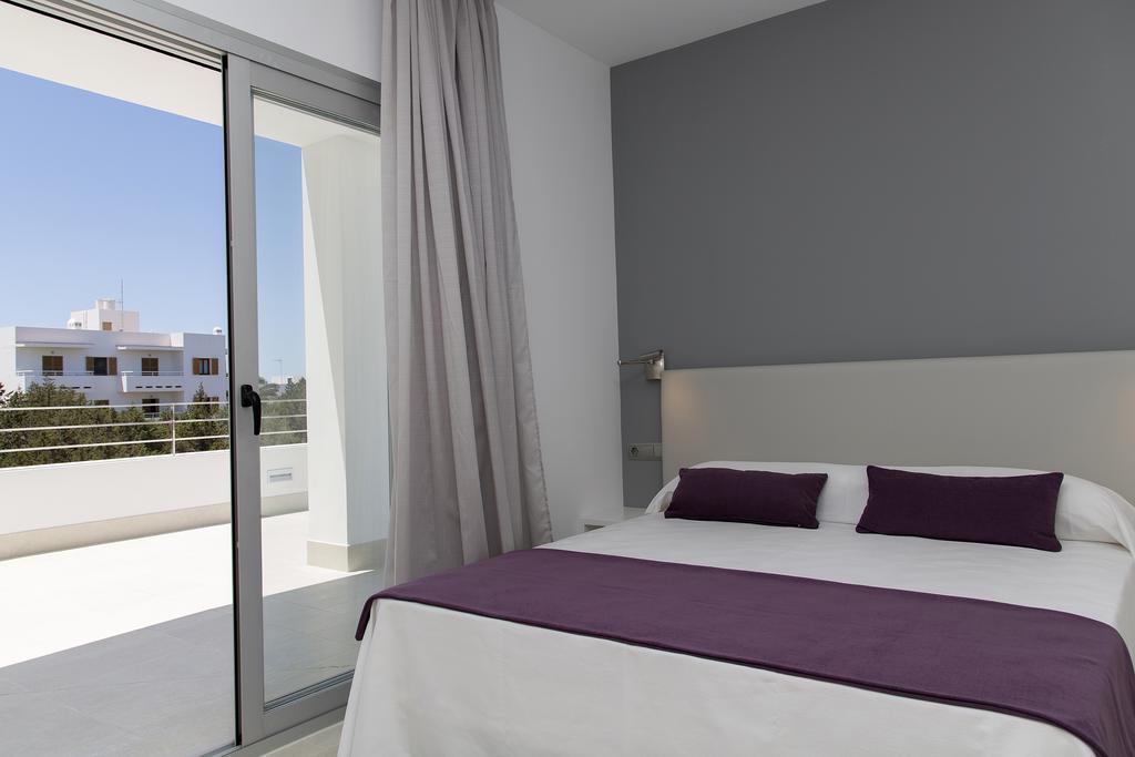 Apartamentos Proa - Emar Hotels Only Adults Es Pujols Oda fotoğraf