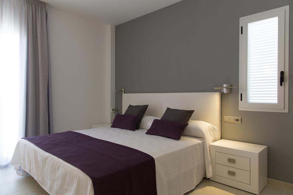 Apartamentos Proa - Emar Hotels Only Adults Es Pujols Dış mekan fotoğraf