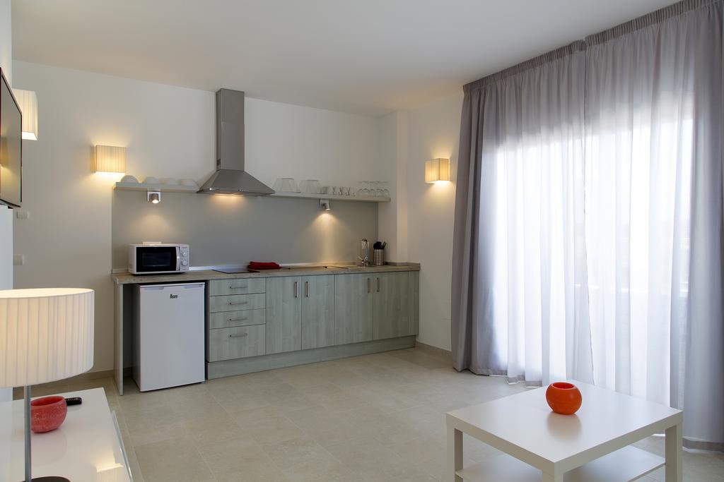 Apartamentos Proa - Emar Hotels Only Adults Es Pujols Oda fotoğraf