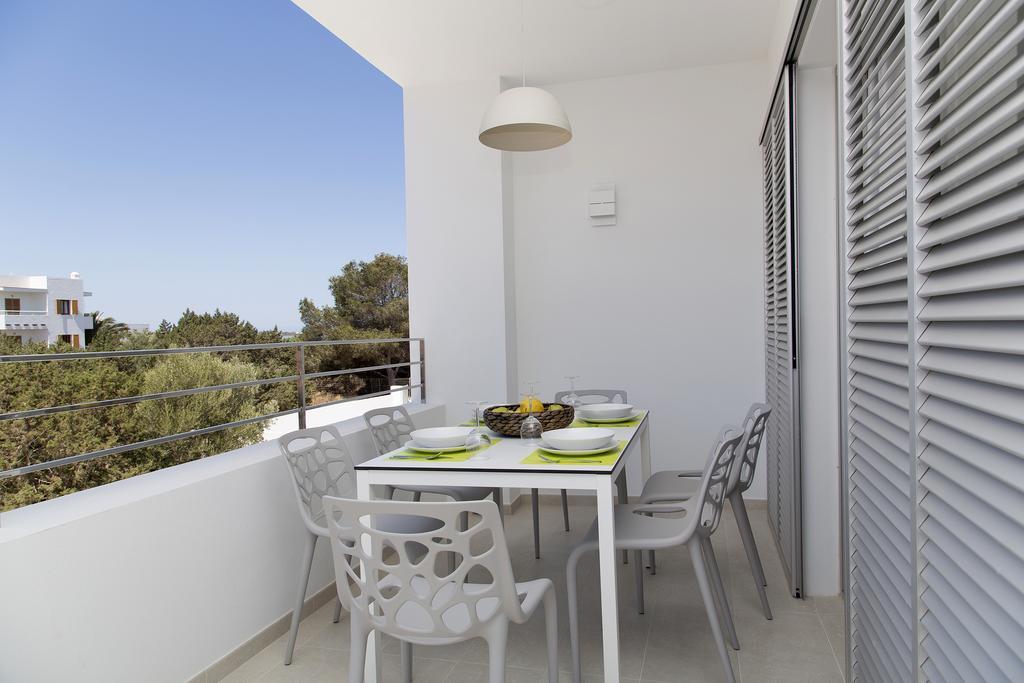 Apartamentos Proa - Emar Hotels Only Adults Es Pujols Oda fotoğraf